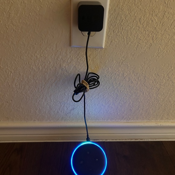 PAIR: Amazon echo dot Black and echo dot White - Picture 8 of 11